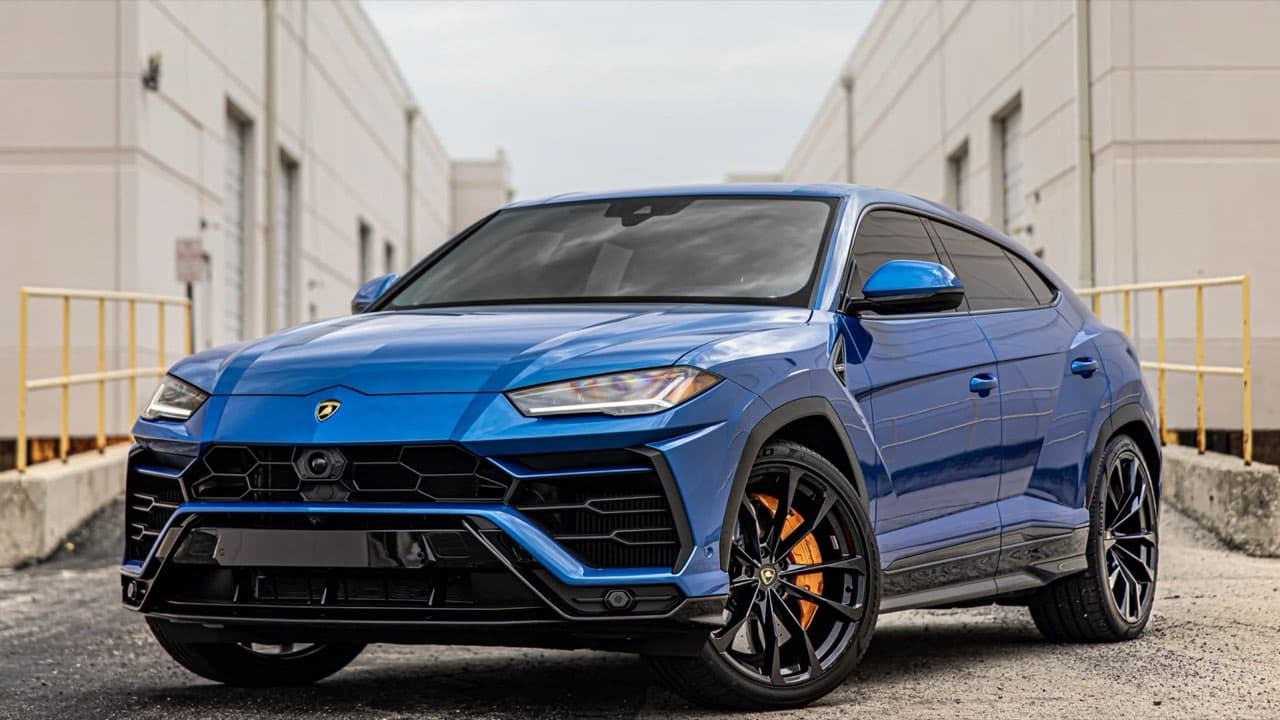 Lamborghini Urus (Blu) — gallery photo 2 of 5, Chicago exotic rental
