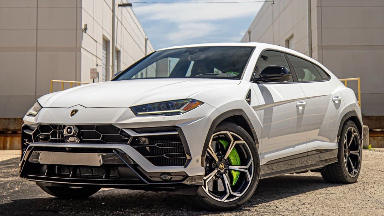 Lamborghini Urus (Bianco) — luxury rental from DDE Rentals