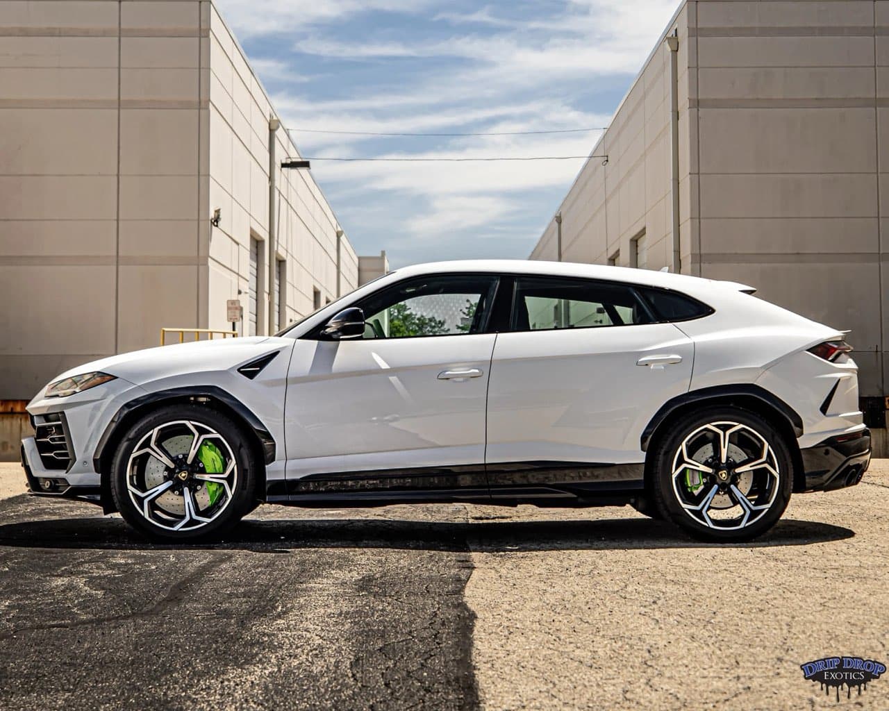 Lamborghini Urus (Bianco) — gallery photo 3 of 6, Chicago exotic rental