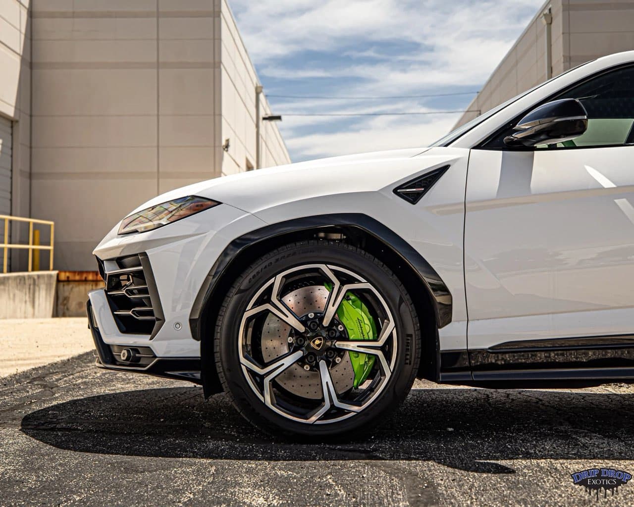 Lamborghini Urus (Bianco) — gallery photo 4 of 6, Chicago exotic rental