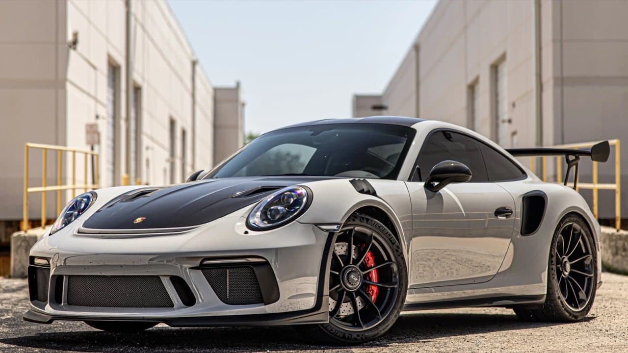 Porsche 911 GT3 RS — luxury rental from DDE Rentals