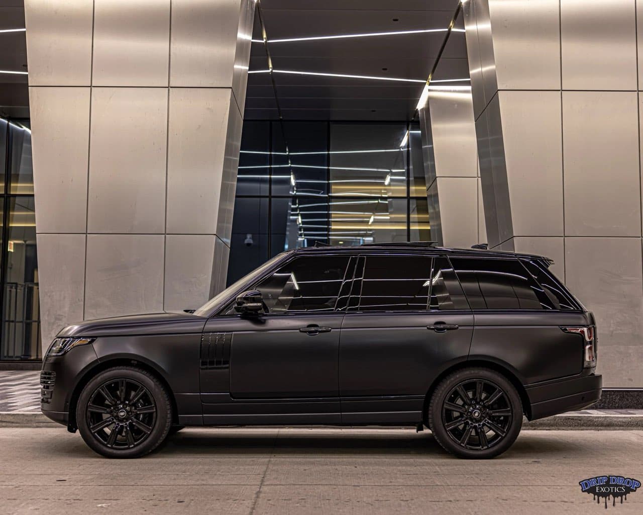 Land Rover Range Rover Autobiography — gallery photo 2 of 5, Chicago exotic rental