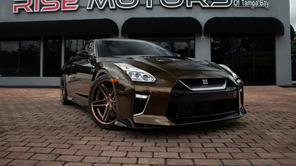 Front three-quarter view of the 2020 Nissan GT-R Premium
